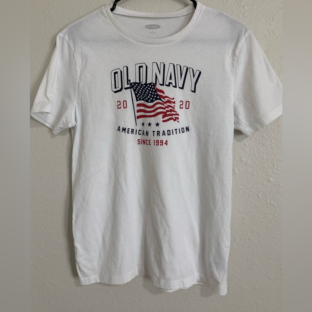 Old Navy graphic tee in size small
